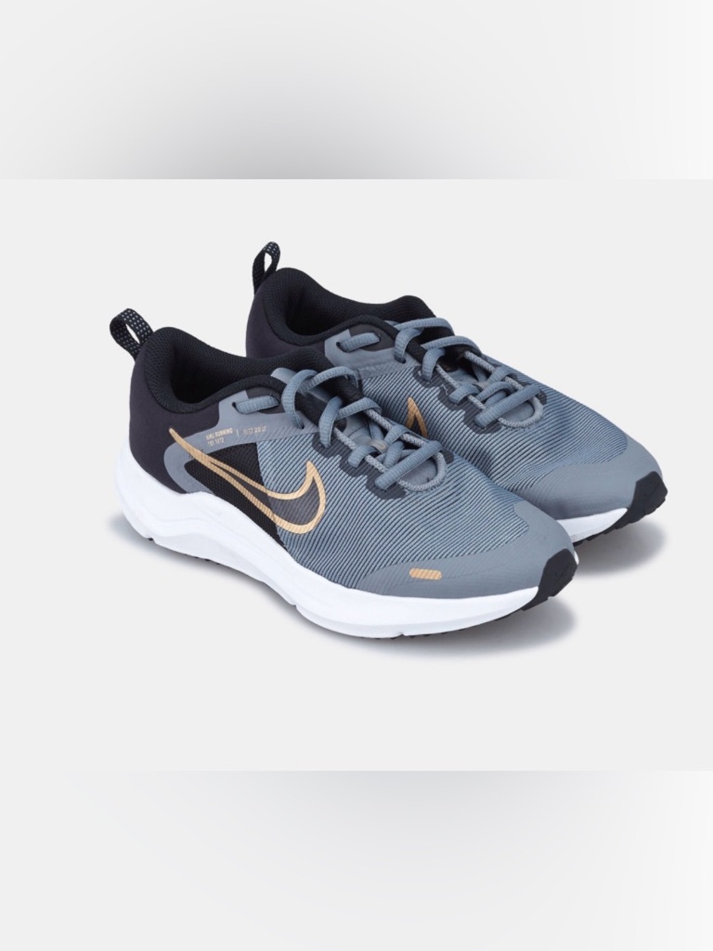 Kids' Downshifter 12 Road Running Shoe size 6Y-NEW